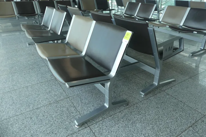 Kusch&Co Flughafenbänke, 2x 4 Sitzplätze Umfang: 2x 4er-Bank